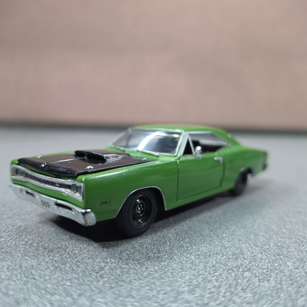 Dodge Coronet Super Bee 1969 Diecast Car 1/32 Green Excellent Six Pack Hood